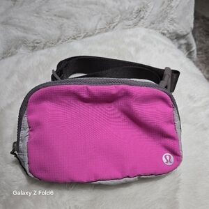 ❤️ Lululemon Everywhere Belt Bag in Pow Pink Light / Lunar Rock / Chrome